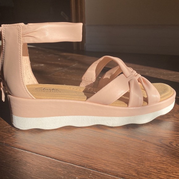 Pink Clanks Sandals with a little platform heel almost new. Hardly ever worn - Picture 4 of 5